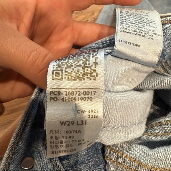 Levi's High Rise Loose Jean - Picture 12 of 14